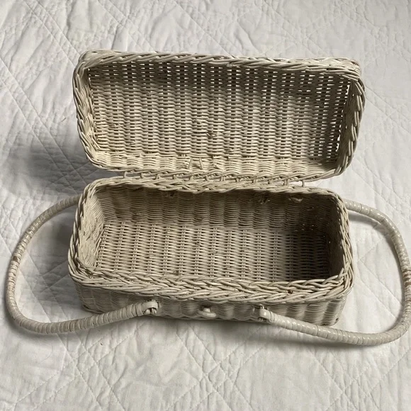 Cottage core wicker basket purse - Picture 5 of 5